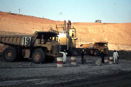 shovel and trucks